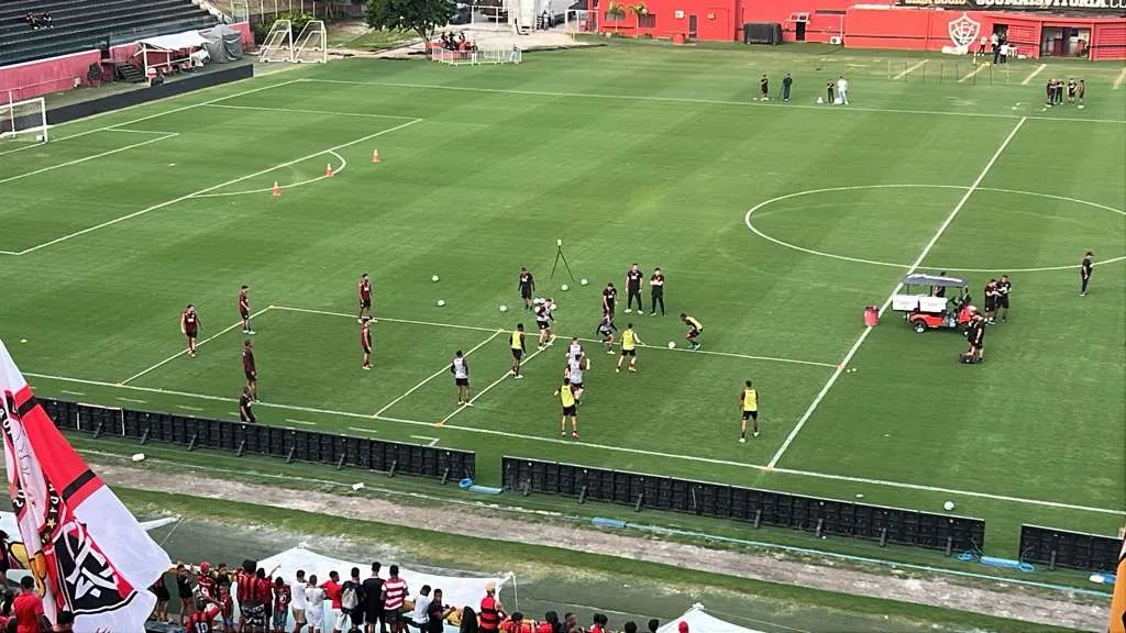 Time realizou treinos em campo reduzido