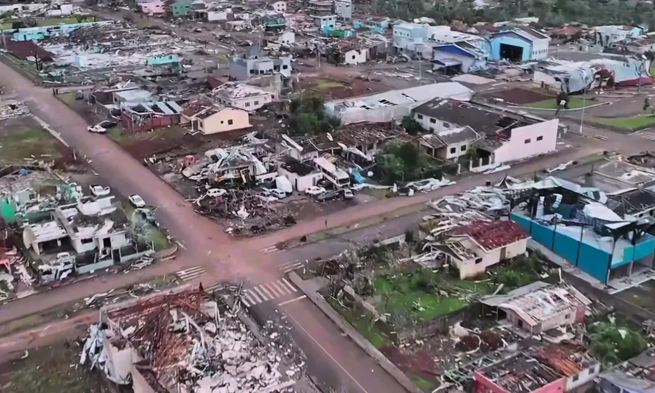 Mais de 700 pessoas foram atingidas