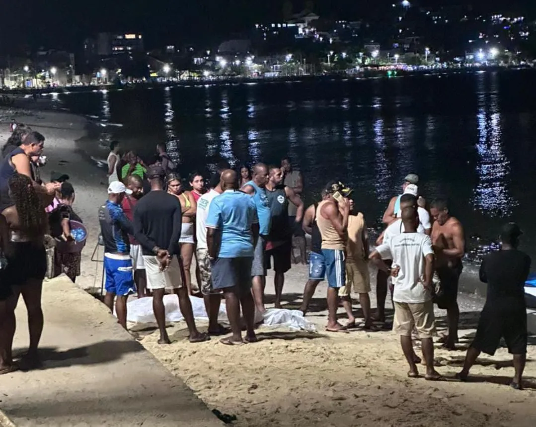 Comerciantes e moradores tentaram resgatar as vítimas