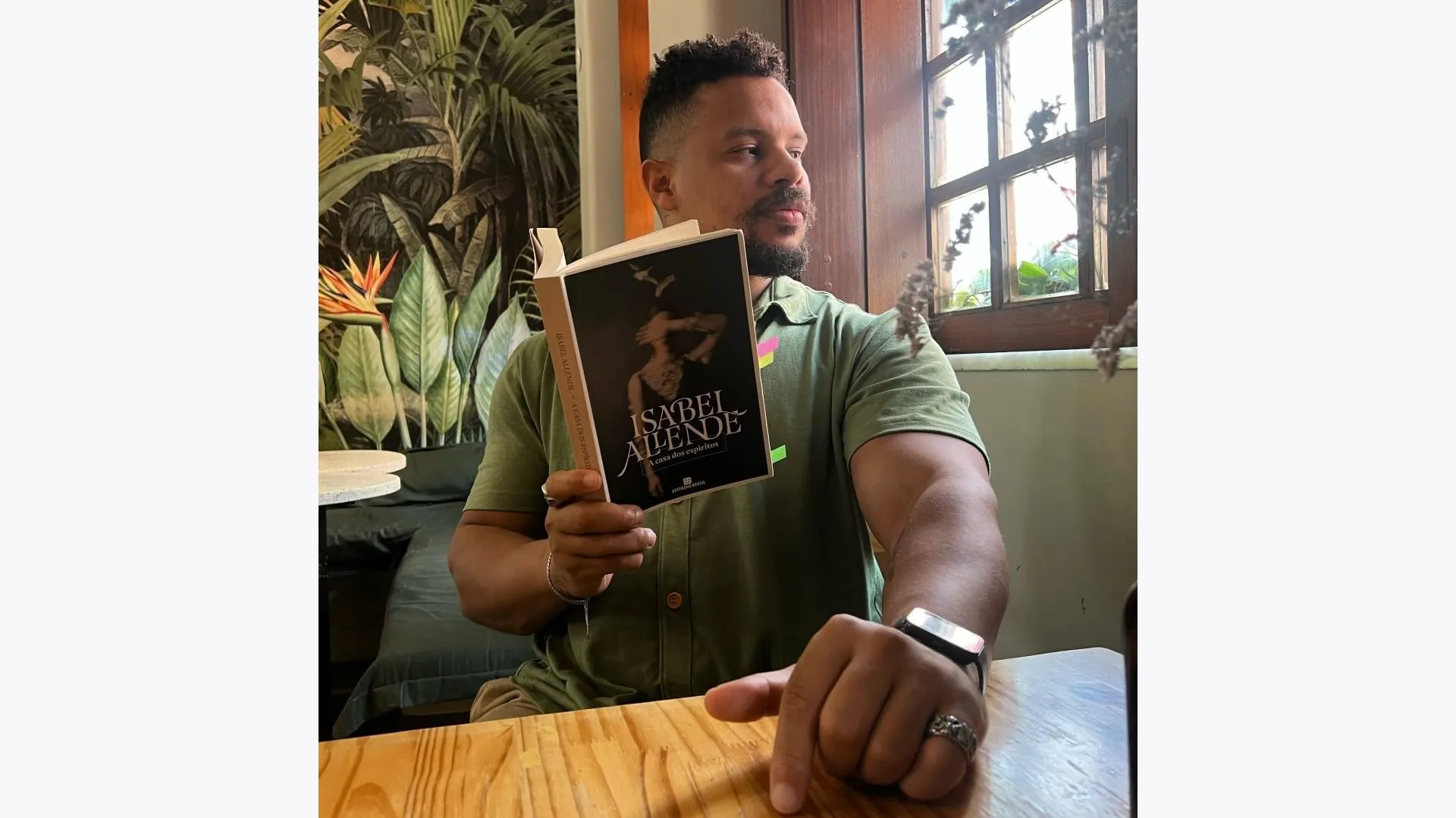 Influenciador literário Irving Bruno