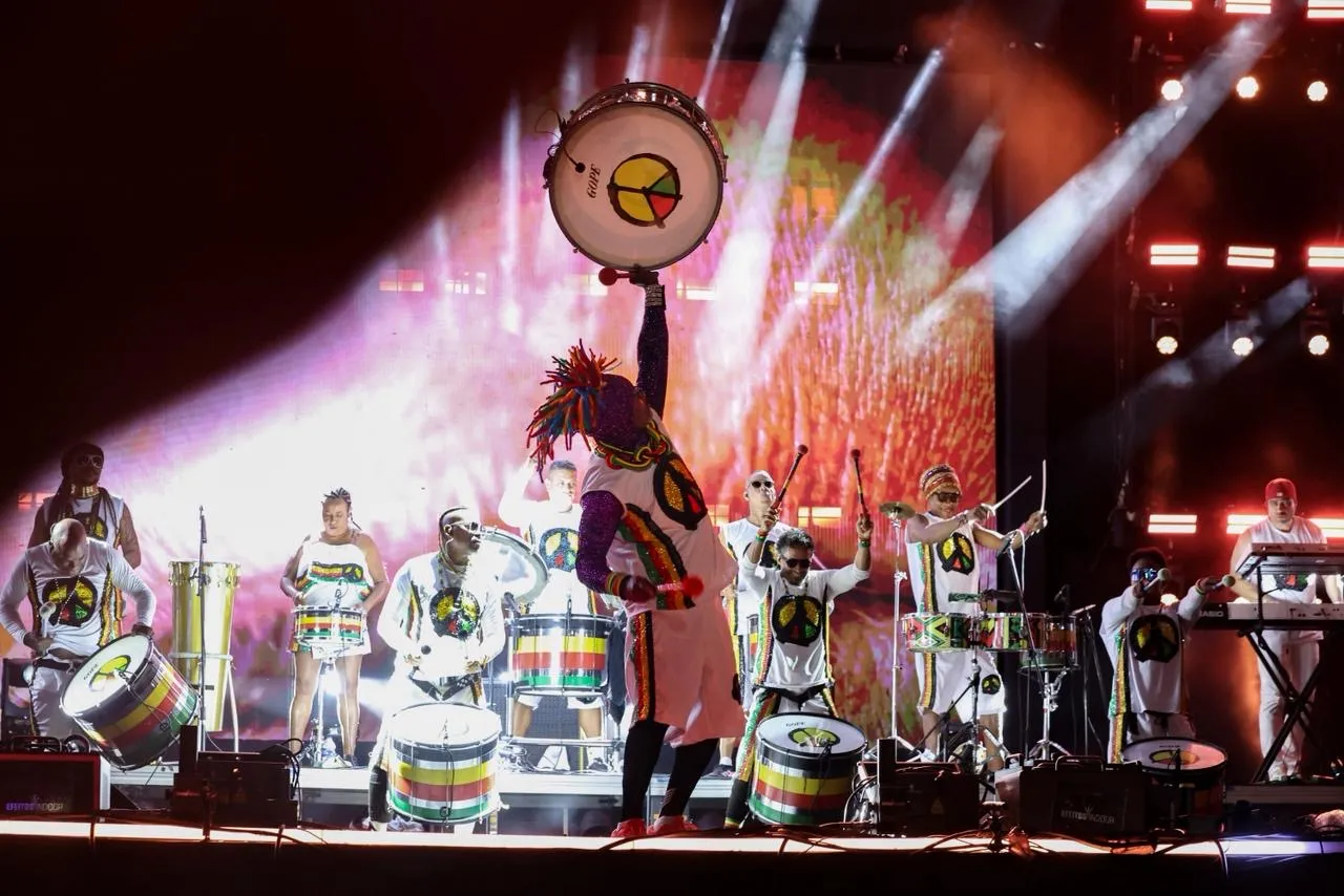 Olodum agitou o público com os batuques