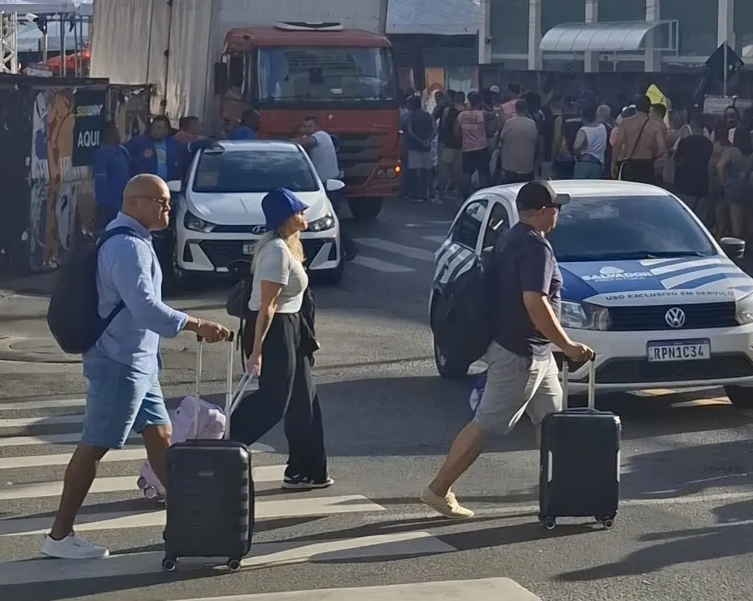 Galera chega em peso