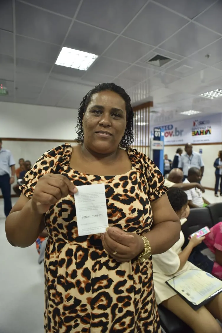 Rosângela conseguiu a primeira senha e logo foi atendida