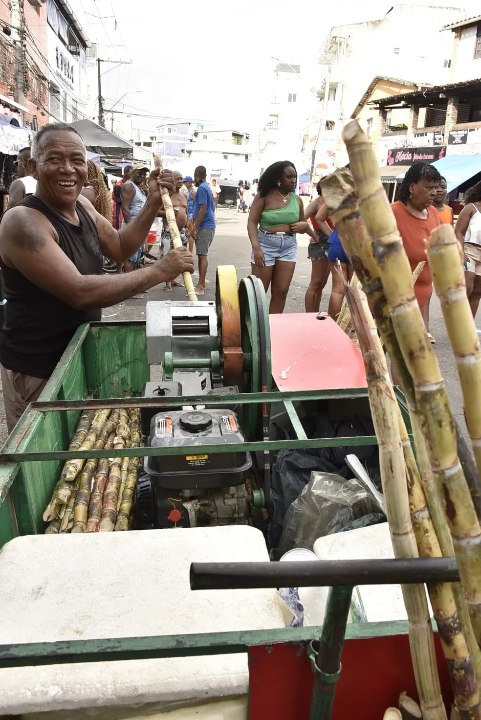 Genivaldo veio de Senhor do Bonfim para vender caldo de cana