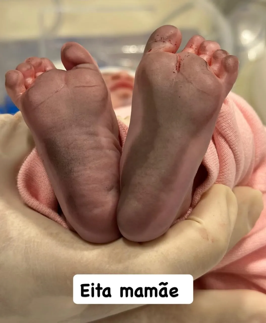 Imagem ilustrativa da imagem Vídeo: blogueiro Dum Ice compartilha nascimento da filha com Monique