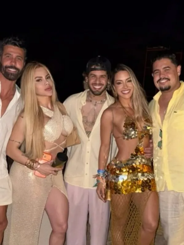 Zé Felipe passou Réveillon com Gessica Muniz e amigos