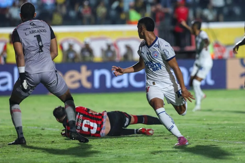 Tiago marcou seu primeiro gol em Ba-Vis