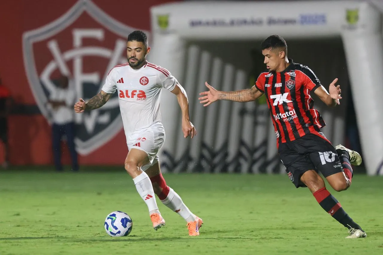 Vitória foi superior em boa parte do jogo