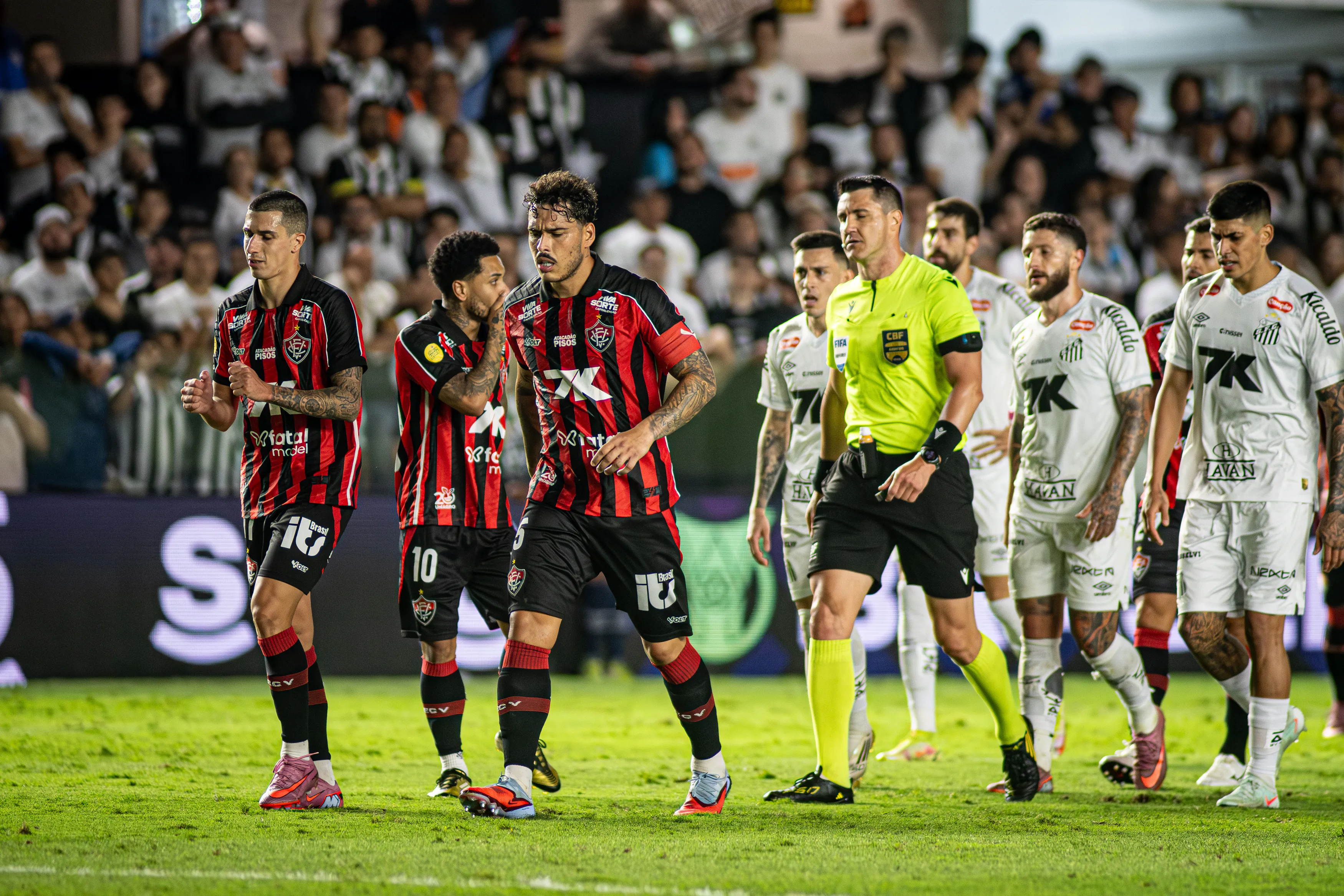 Arbitragem foi peça central do primeiro tempo