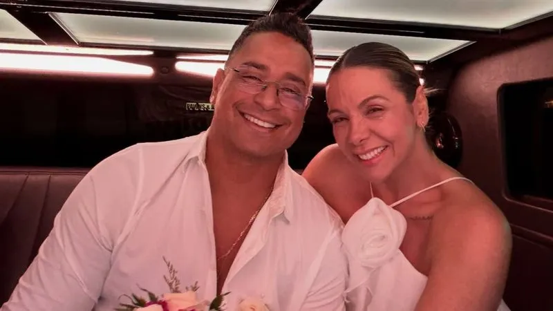 Imagem ilustrativa da imagem Xanddy e Carla Parez renovam votos de casamento na gringa; veja fotos