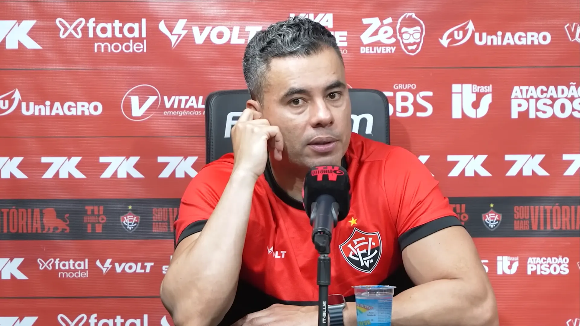 Imagem ilustrativa da imagem Xingamentos, decepção e estreia: entenda bafafá de Vasco x Vitória