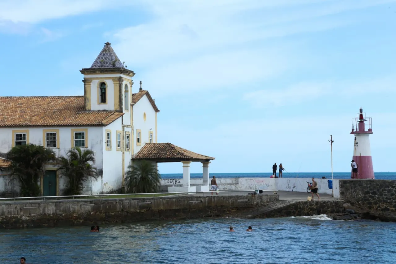 Capela e o Farol da Ponta de Humaitá