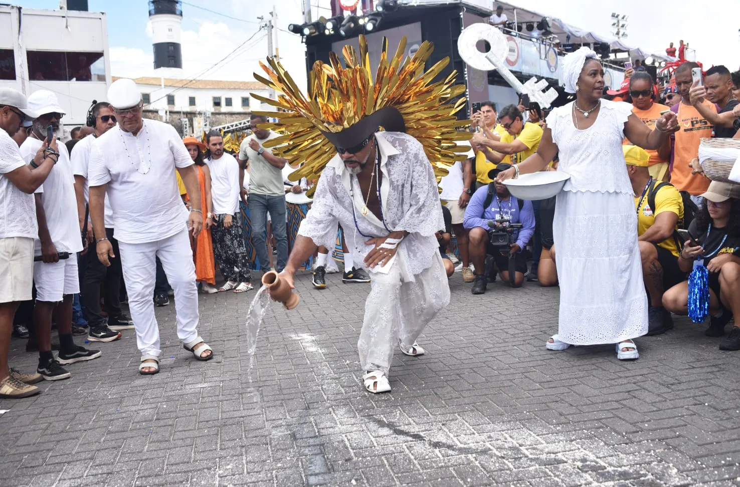 Imagem ilustrativa da imagem Acaba não, Carnaval! Confira fotos do Arrastão no Barra-Ondina