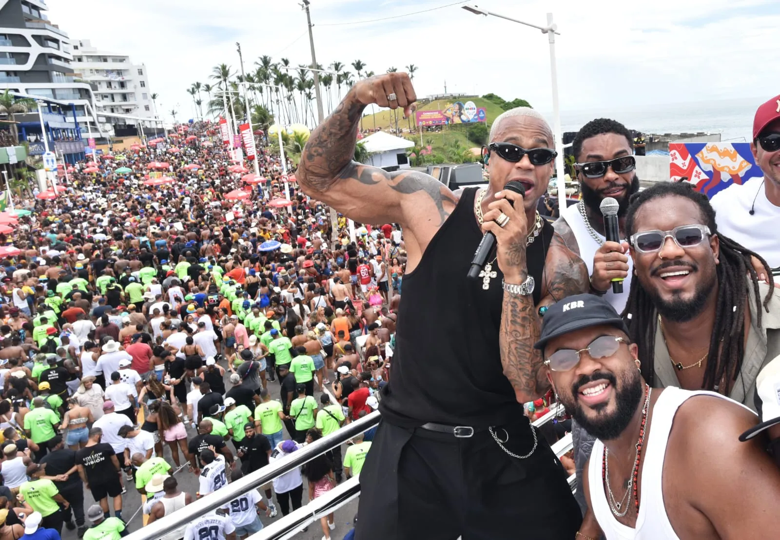 Imagem ilustrativa da imagem Acaba não, Carnaval! Confira fotos do Arrastão no Barra-Ondina