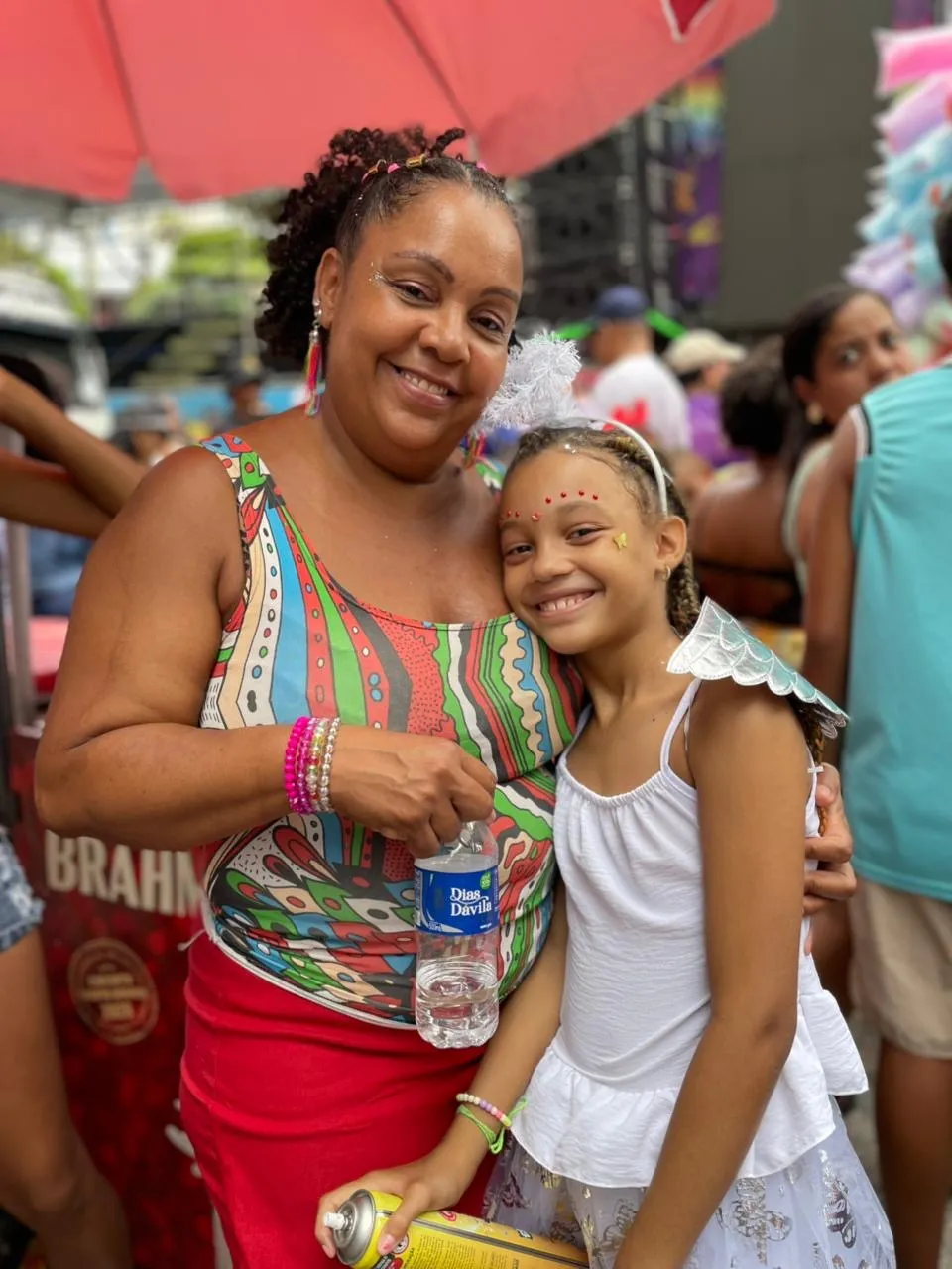 Claudia levou a filha para curtir o bloco