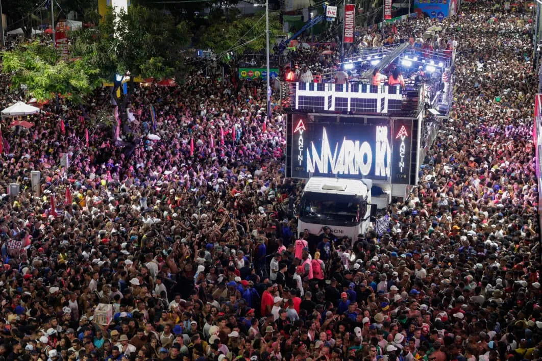 Pagodeiro levou a galera até a Rua Carlos Gomes