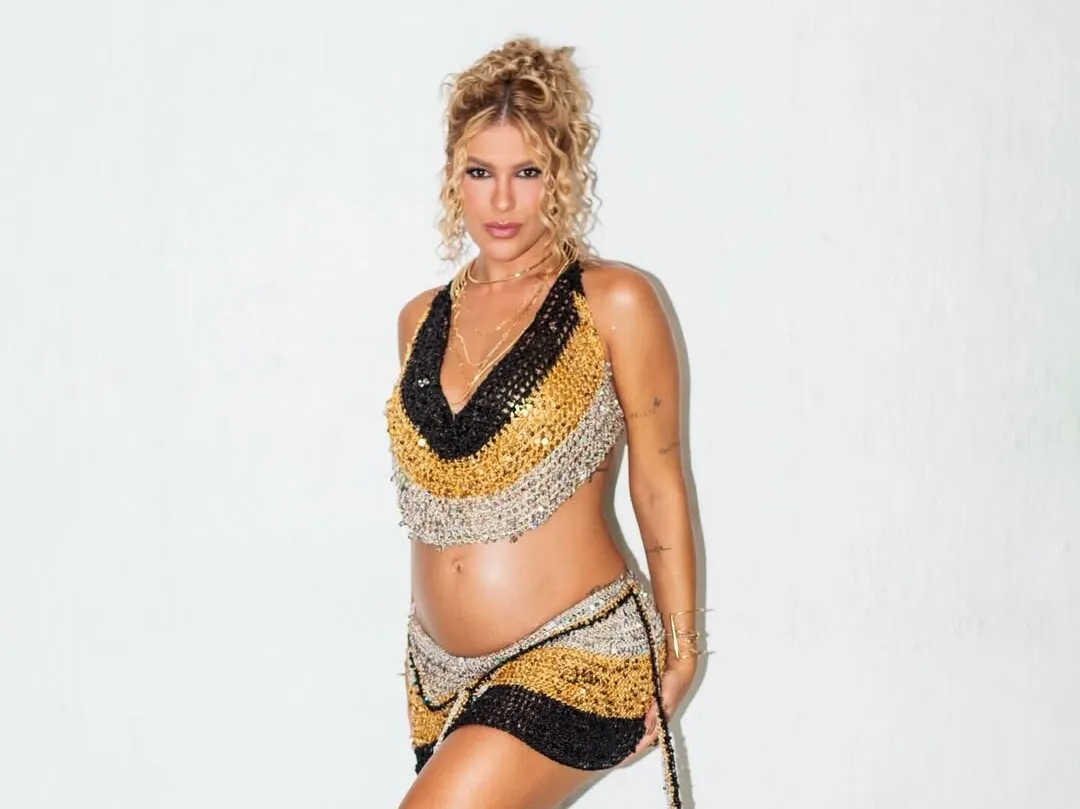 Lore esteve no trio com Leo antes de embarcar para o Rio