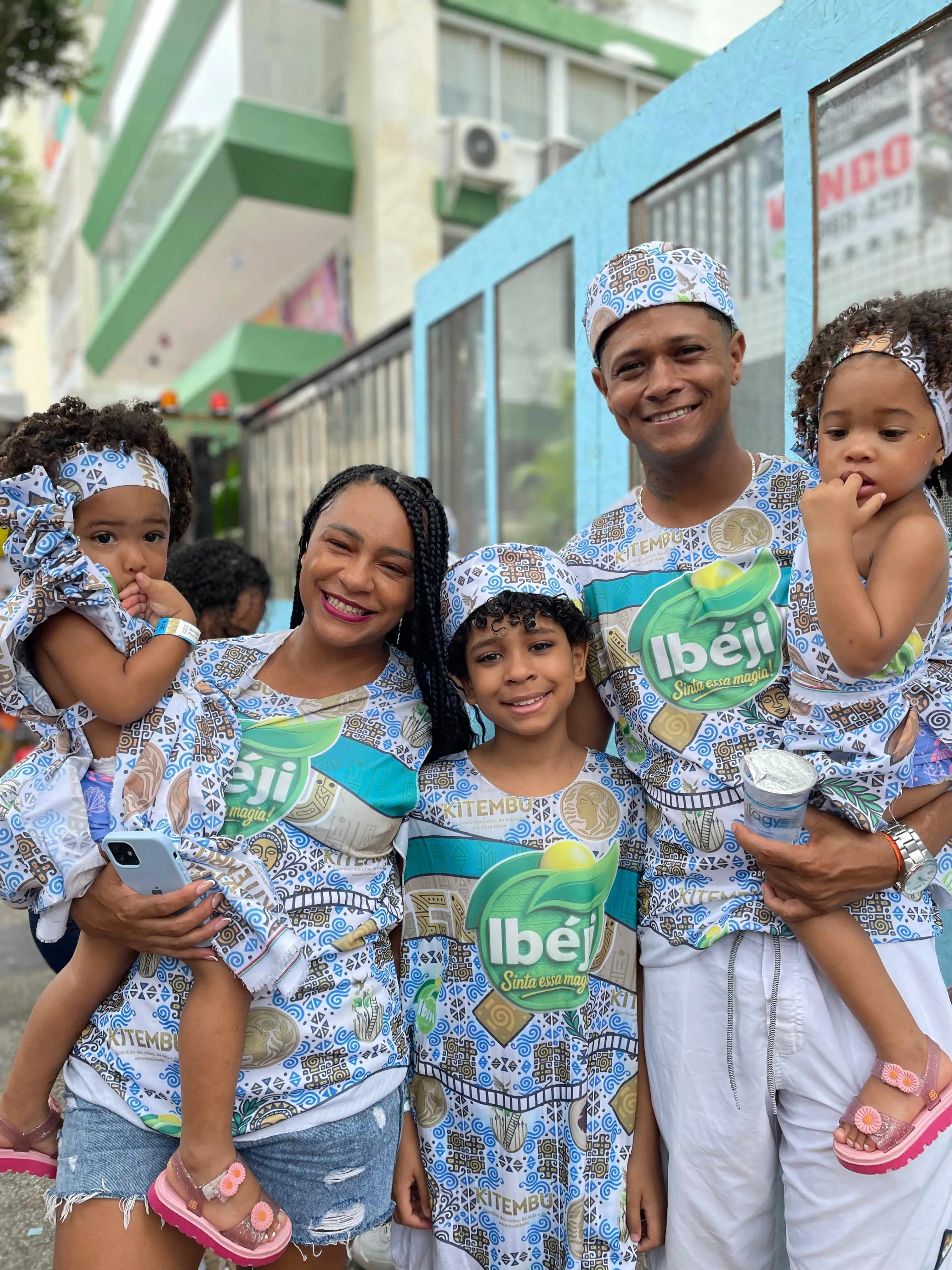 Jéssica com sua família no Bloco Ibéji