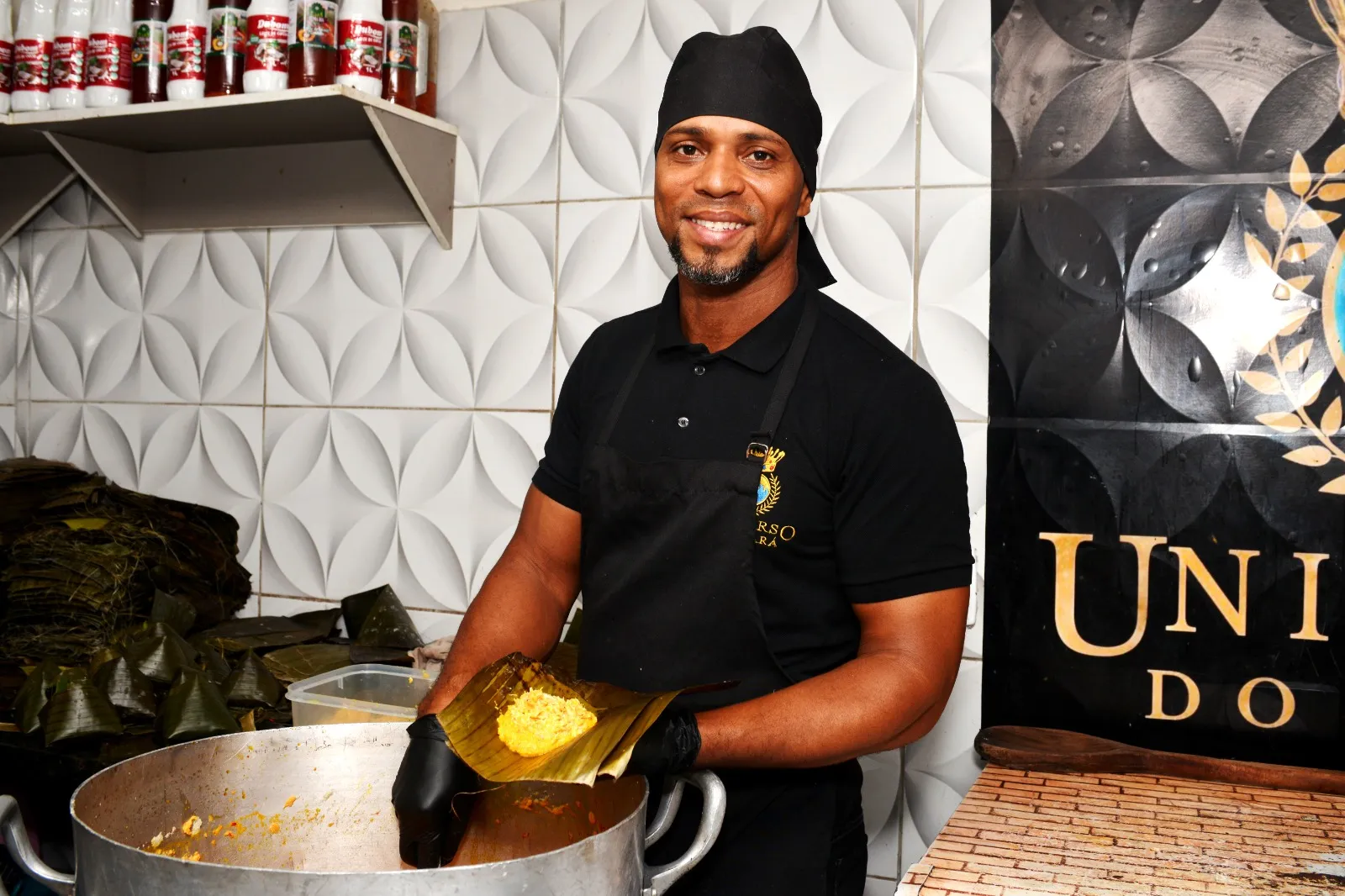 Empreendedor de Salvador cria abarás recheados com sabores inovadores e faz sucesso nas redes sociais