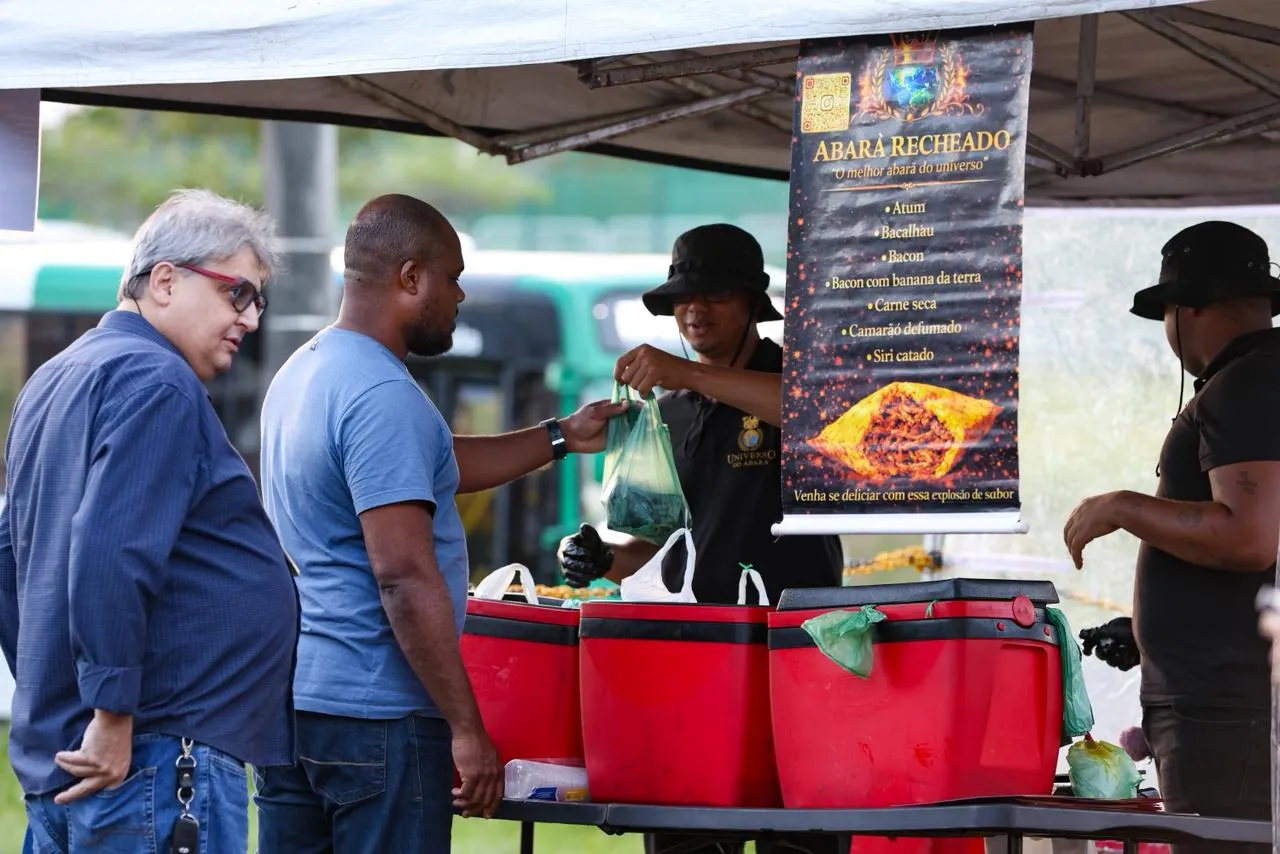 Clientes do Universo do Abará elogiam os recheios do quitute