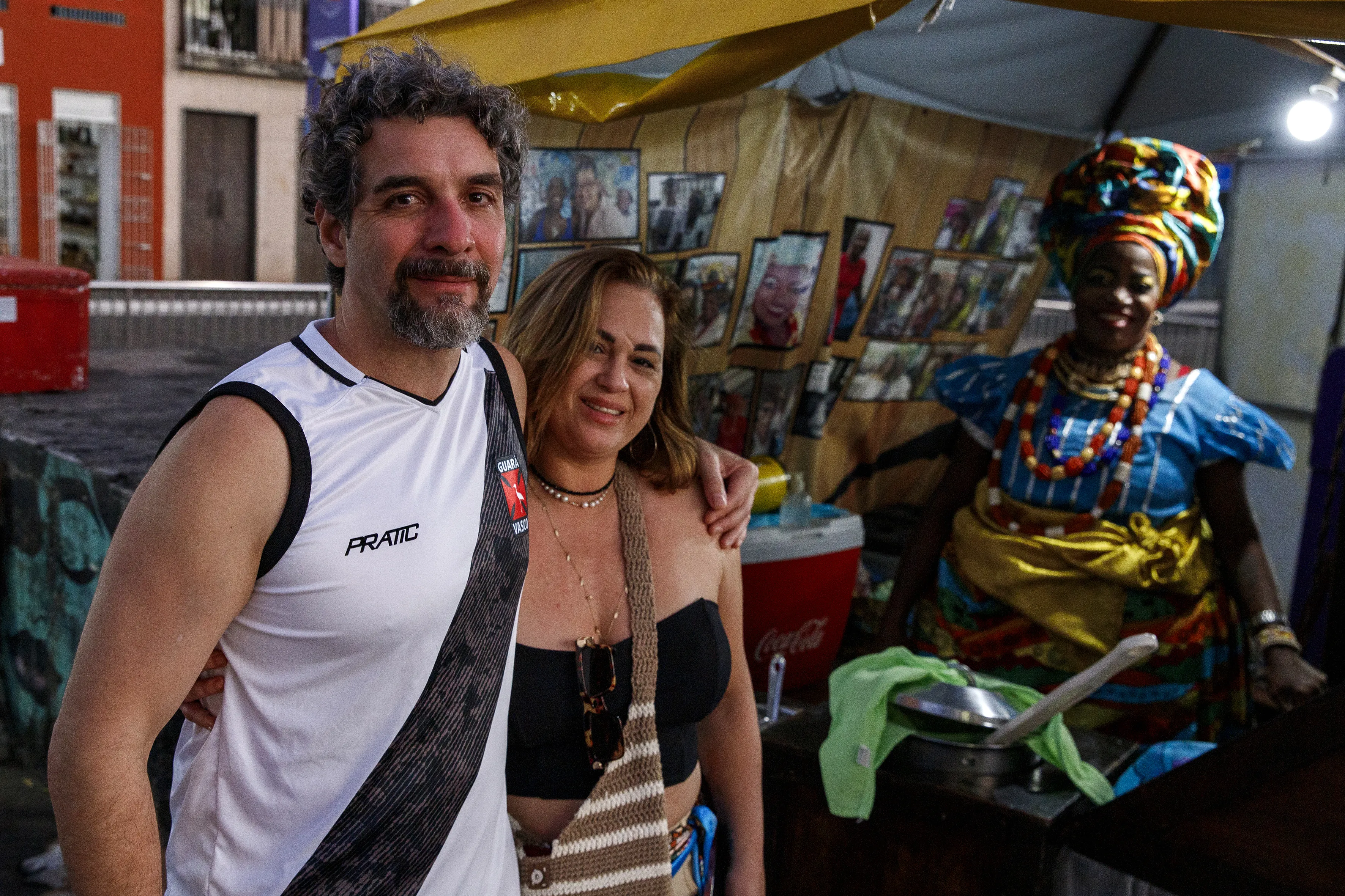 Muitos turistas são gentis e respeitam o trabalho das baianas, como é o caso do casal Alisson e Luciana, mas algumas pessoas são preconceituosas