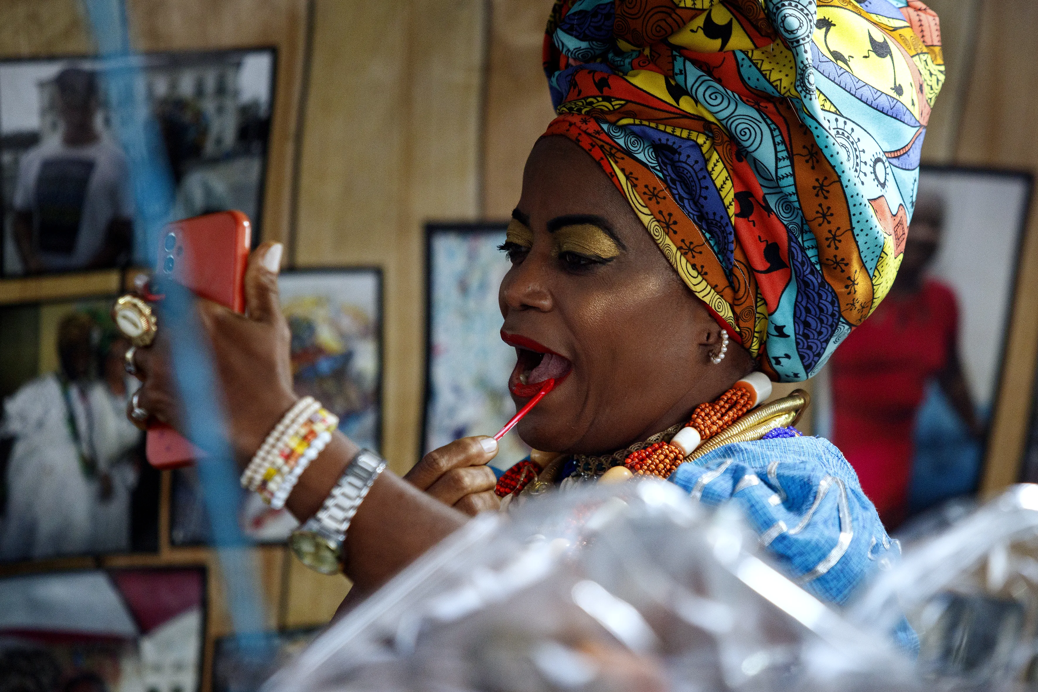 A baiana de acarajé Dulce Mary, do Acarajé da Mary, localizado na Praça da Sé