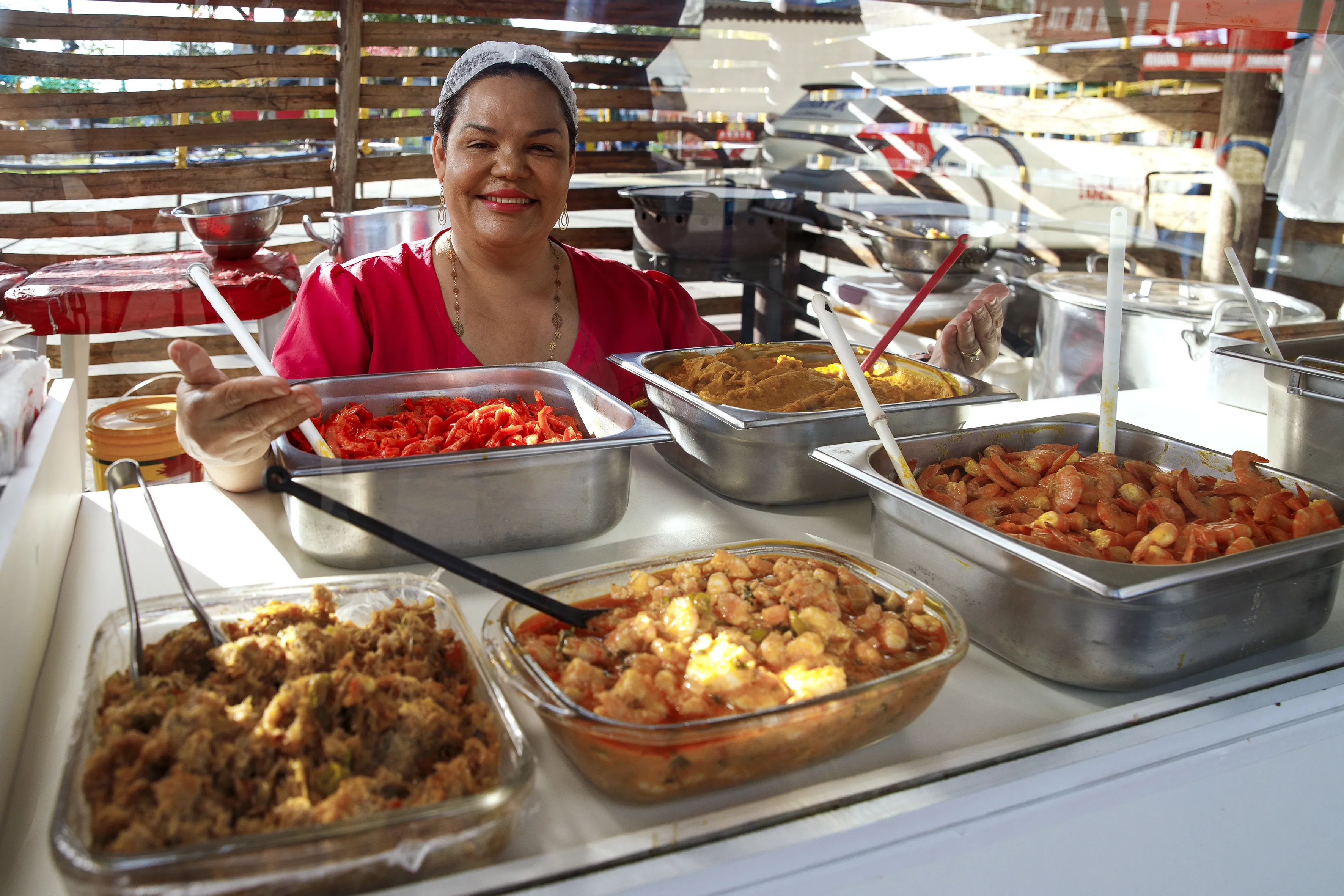 Mesmo sem usar adereços, Drica se considera baiana e tem muito orgulho da profissão