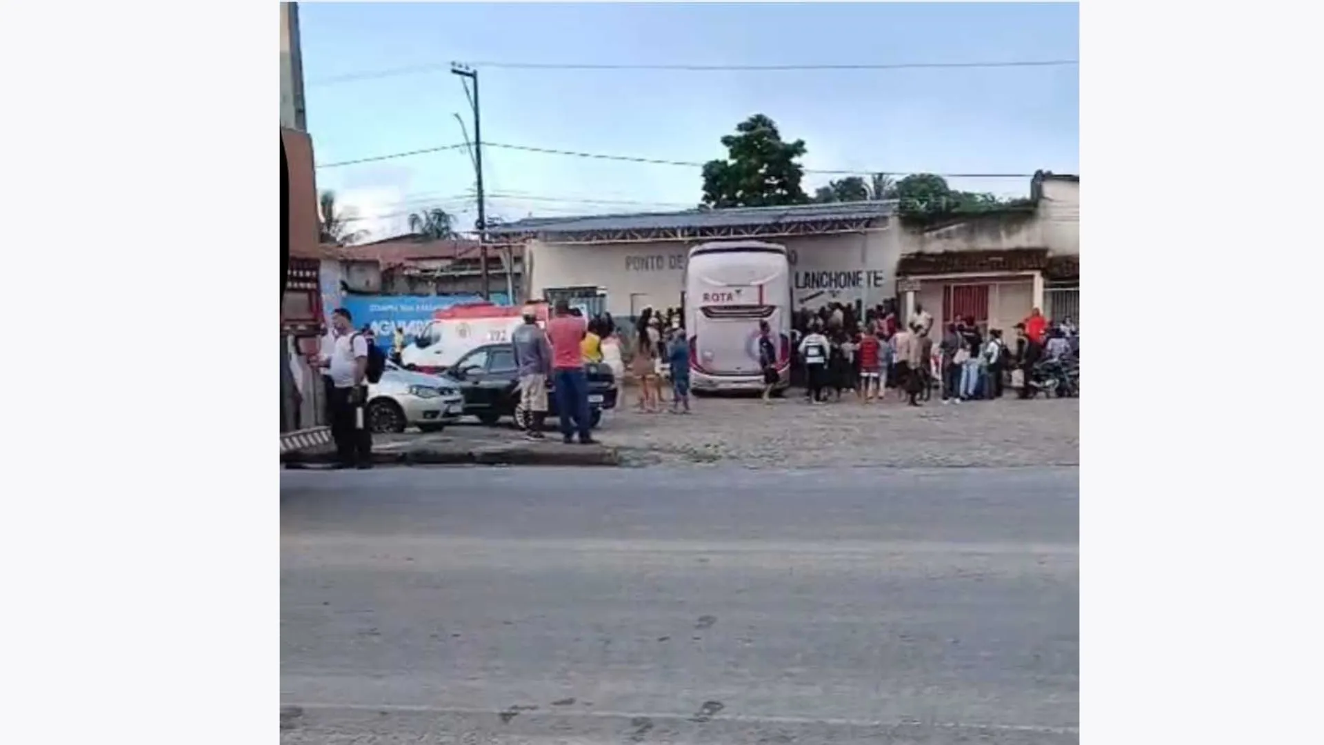 Ônibus invadiu a Rodoviária de Itambé