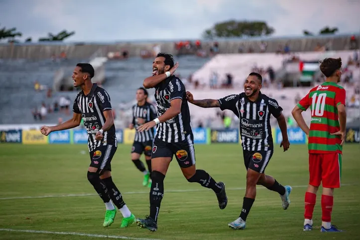 Henrique Dourado em campo pelo Botafogo-PB
