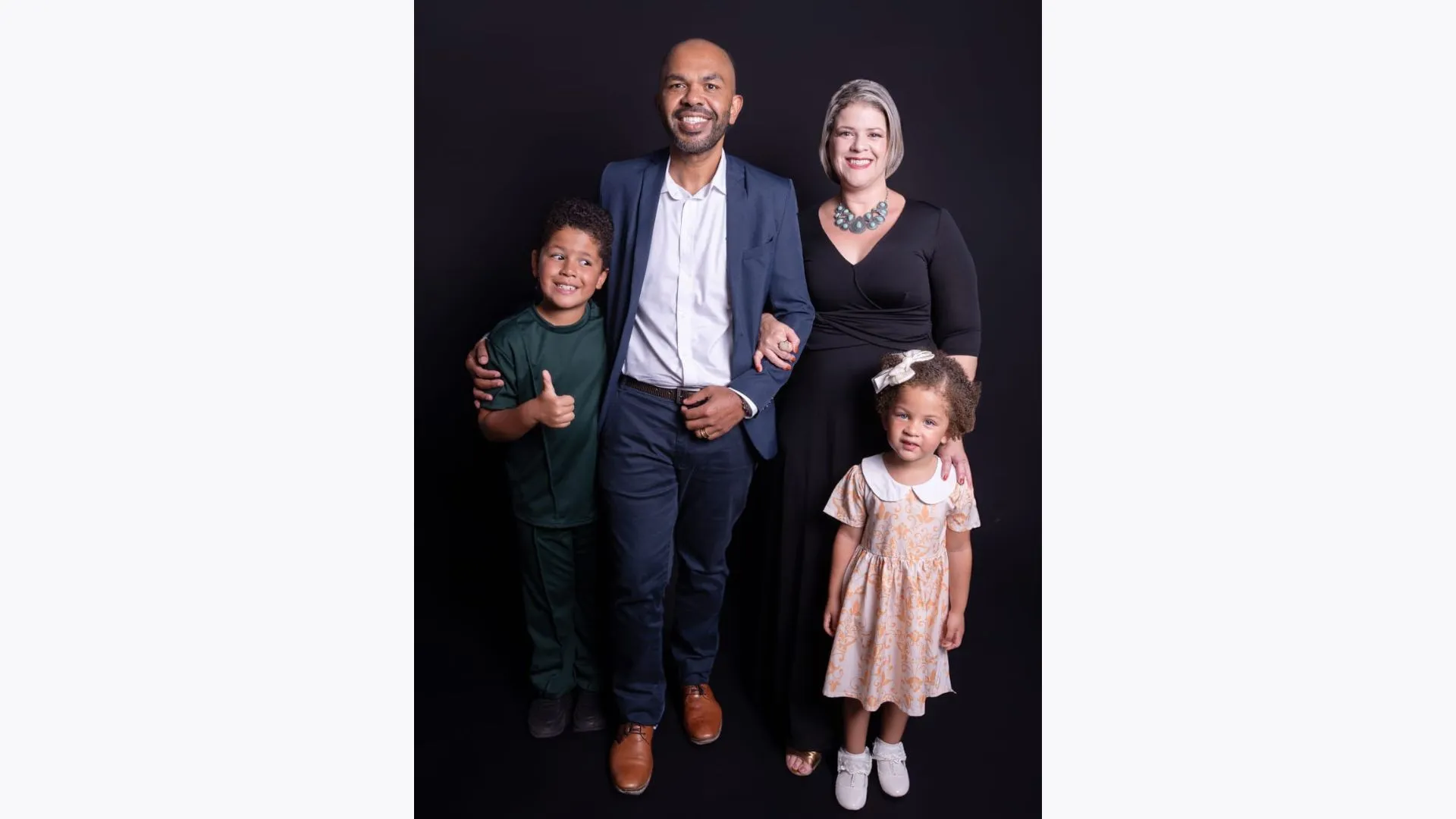 Cássia e Rosino se conheceram através do aplicativo Amor em Cristo e formaram família