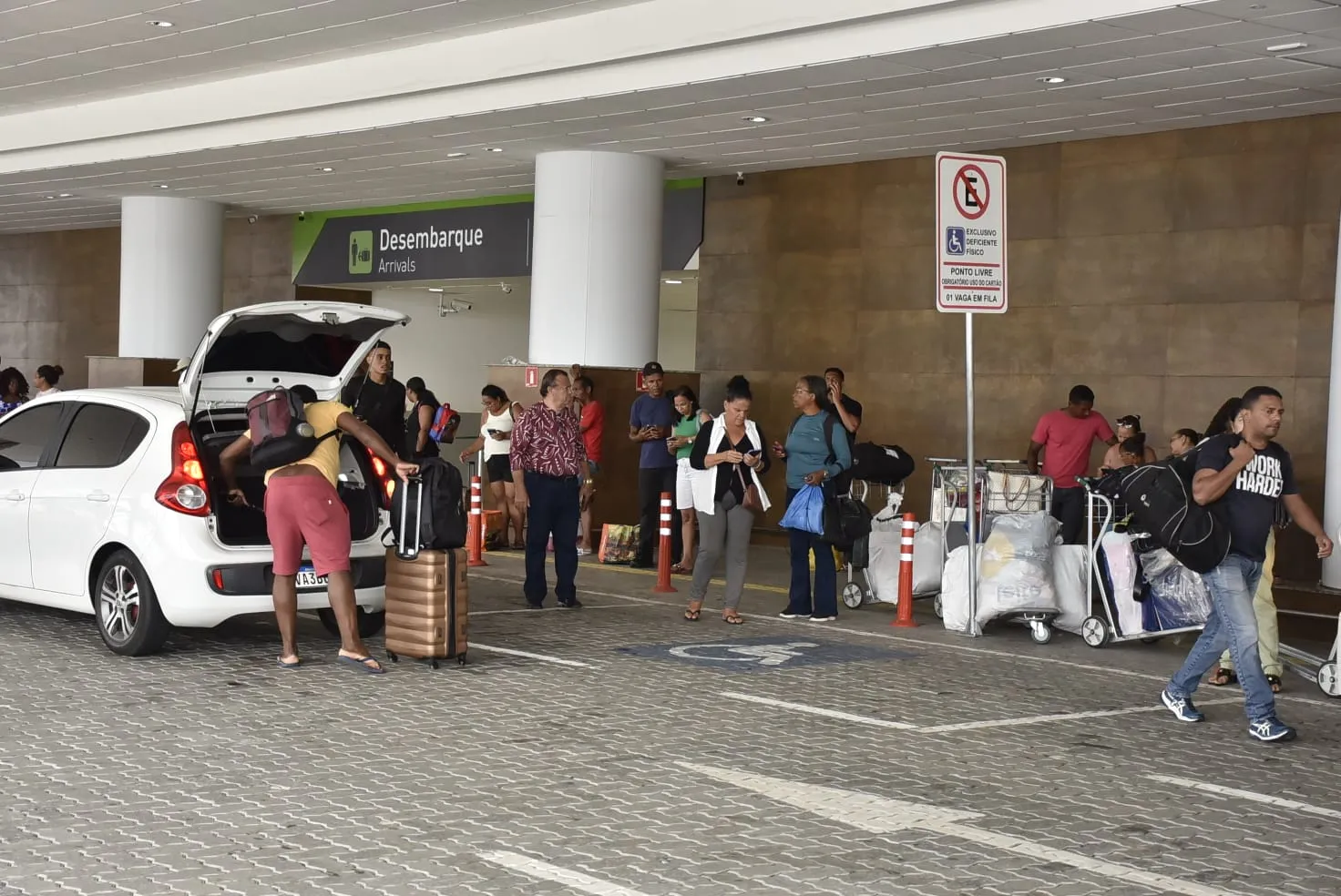 Imagem ilustrativa da imagem Após o feriadão, retorno para Salvador tem movimento intenso