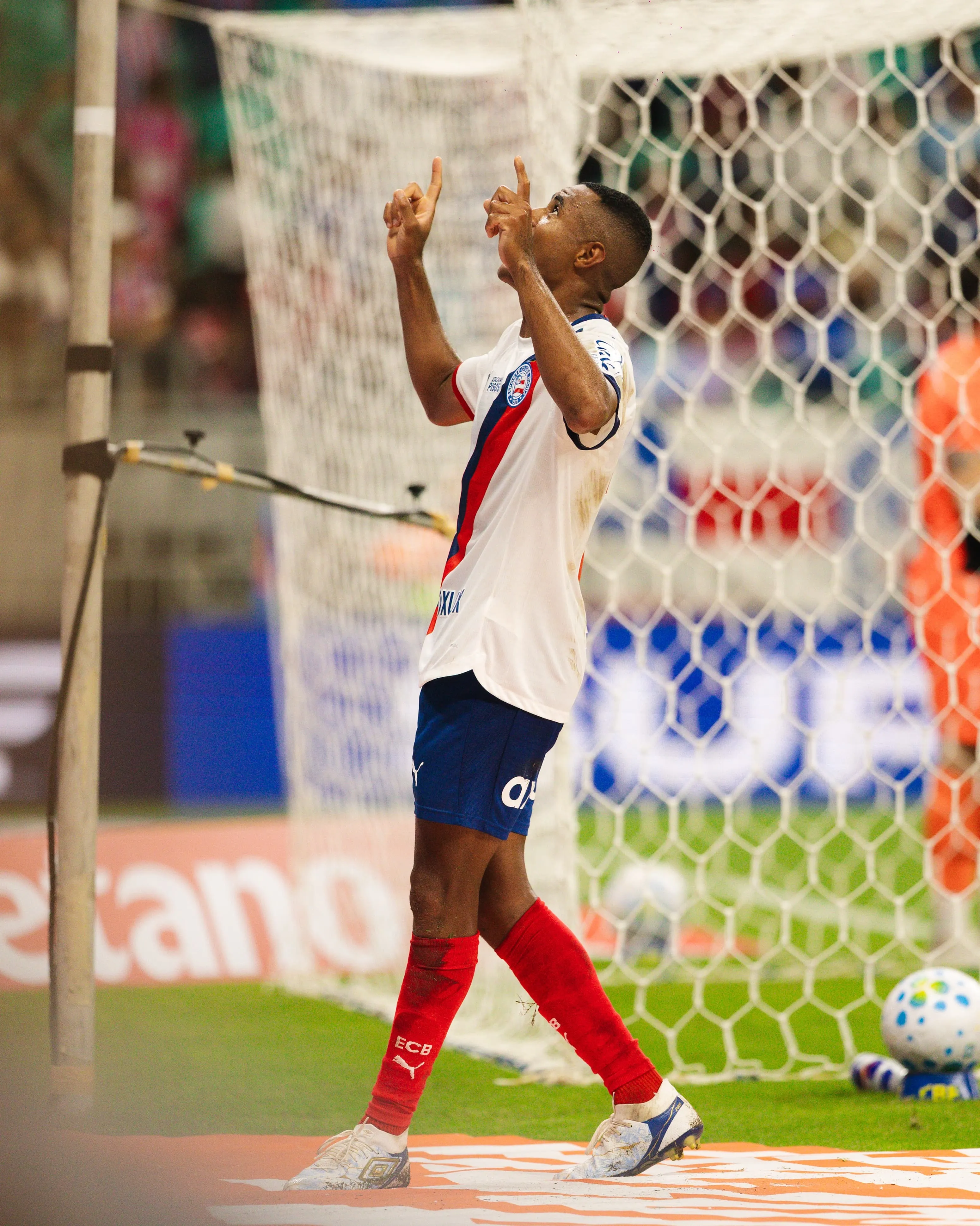 Luciano Juba marcou e deu assistência