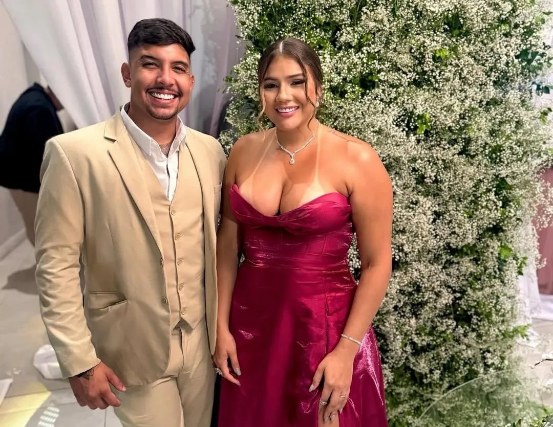 Fábio Silveira defendeu a namorada, Vivian Santos, após a polêmica do vestido decotado