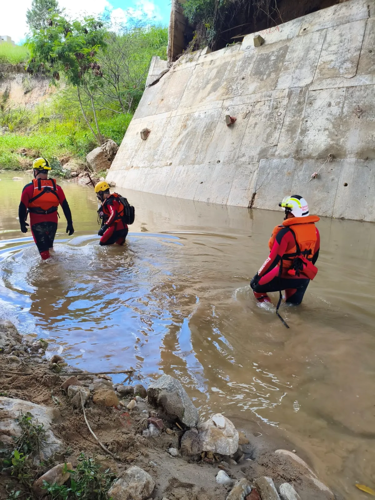 Buscas estão sendo intensificadas