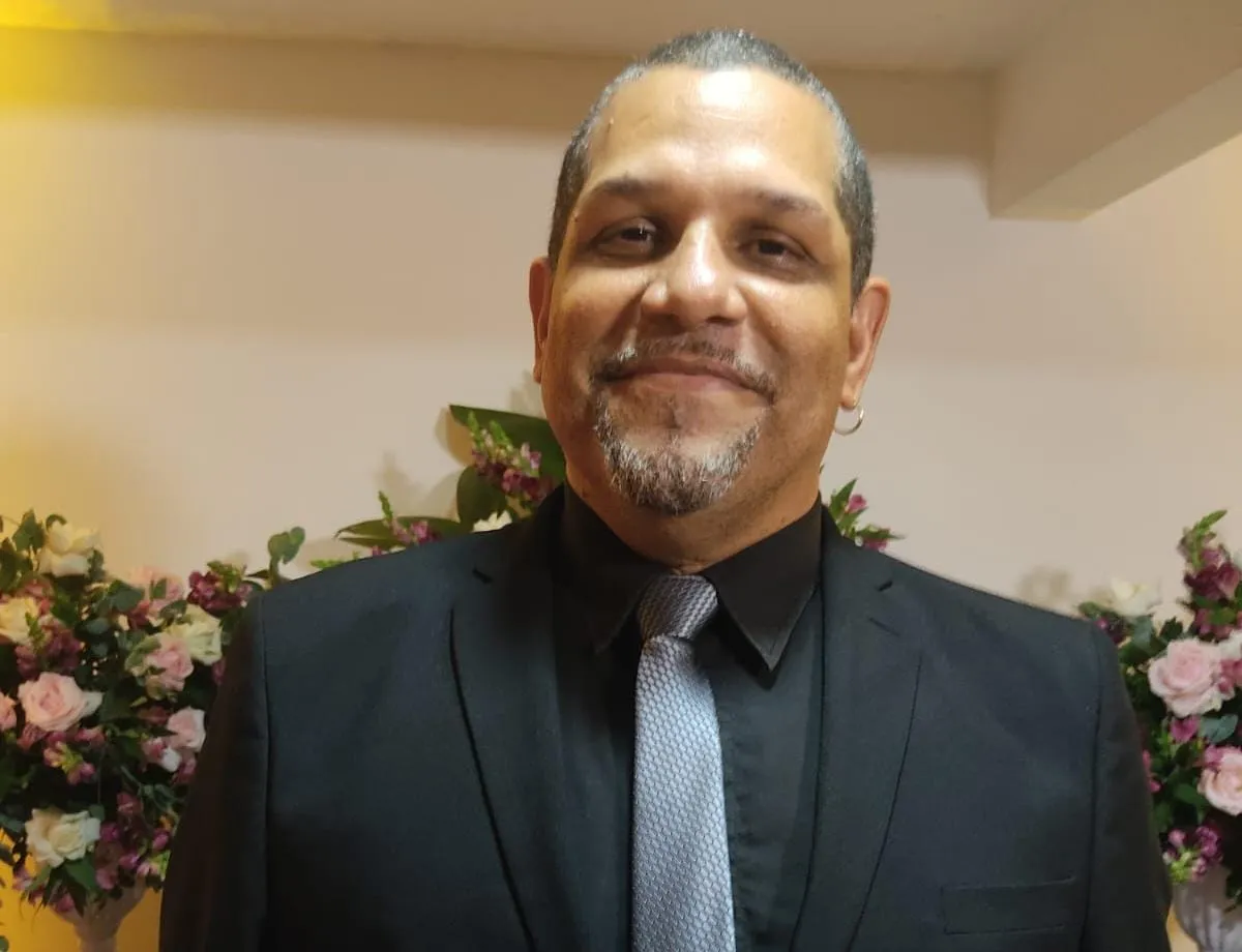 Marcos Alves é psicólogo e sexólogo