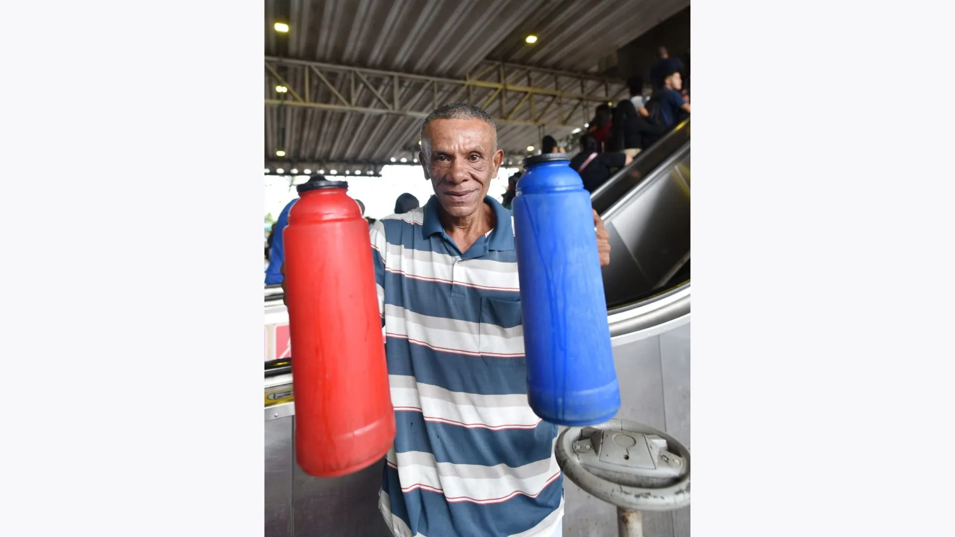 Francisco era pedreiro e começou a vender café após sofrer um acidente de trabalho