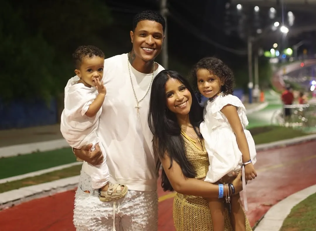 Erika Marques e Julio Cesar são pais de Ana Flor e Samuel