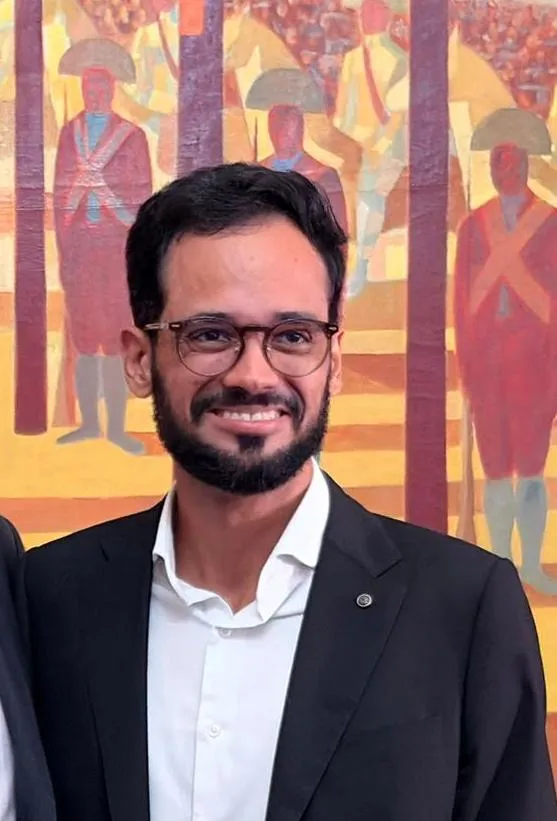 Historiador e curador, Rafael Dantas