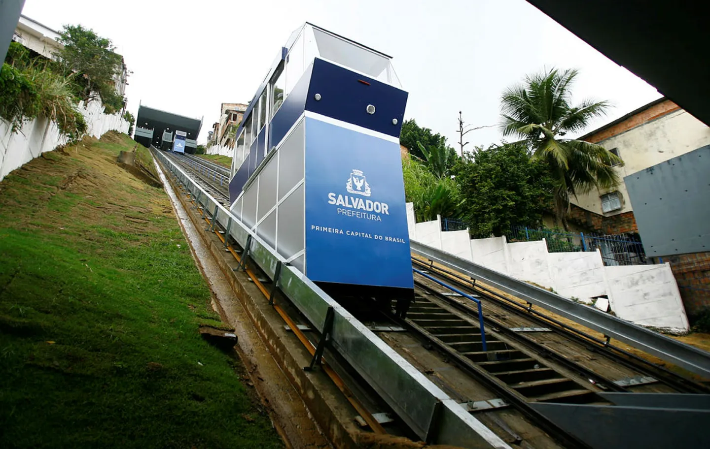 O Plano Inclinado interliga a Cidade Baixa à Cidade Alta