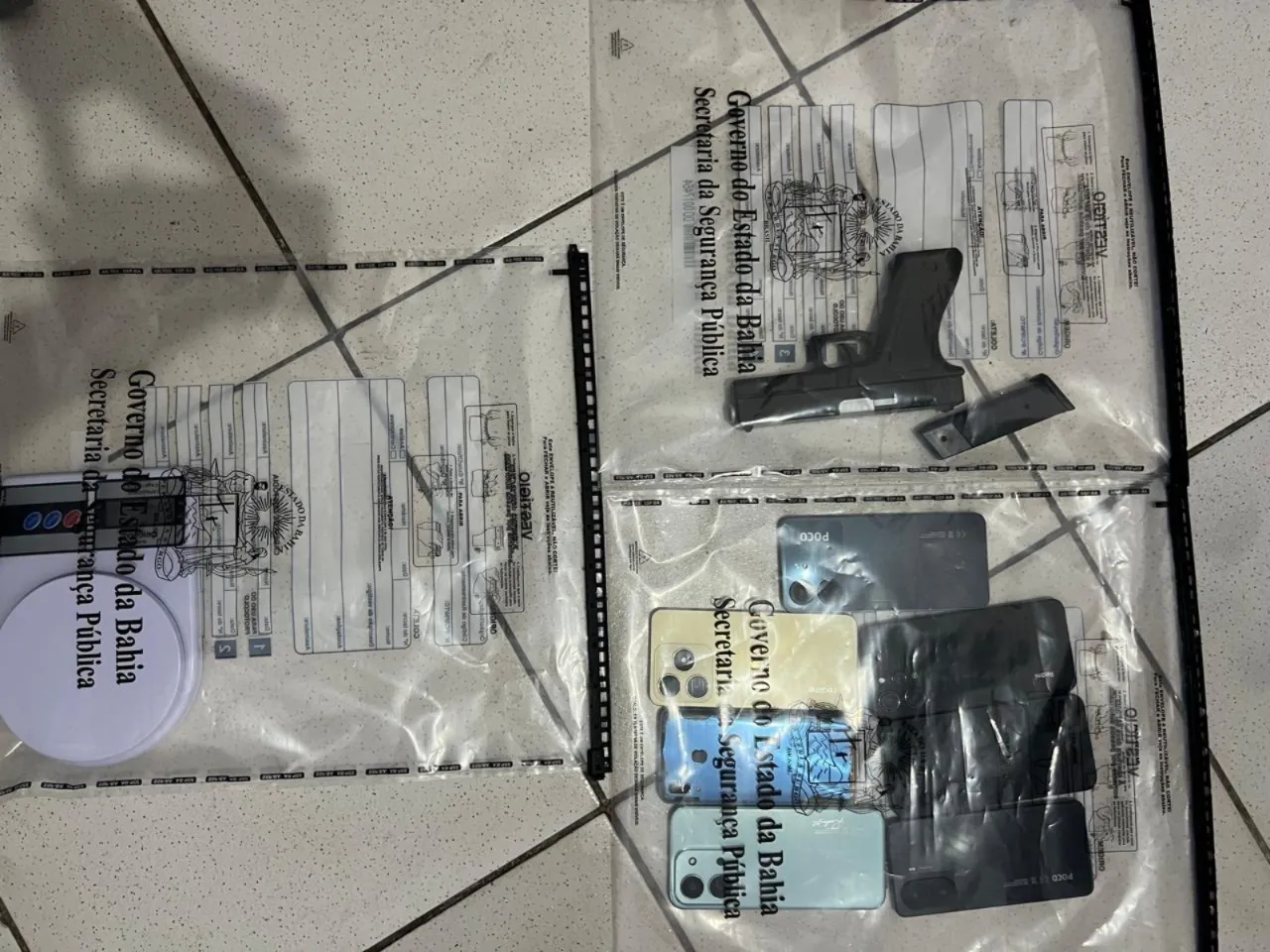 Materiais apreendidos durante os mandados de busca e apreensão