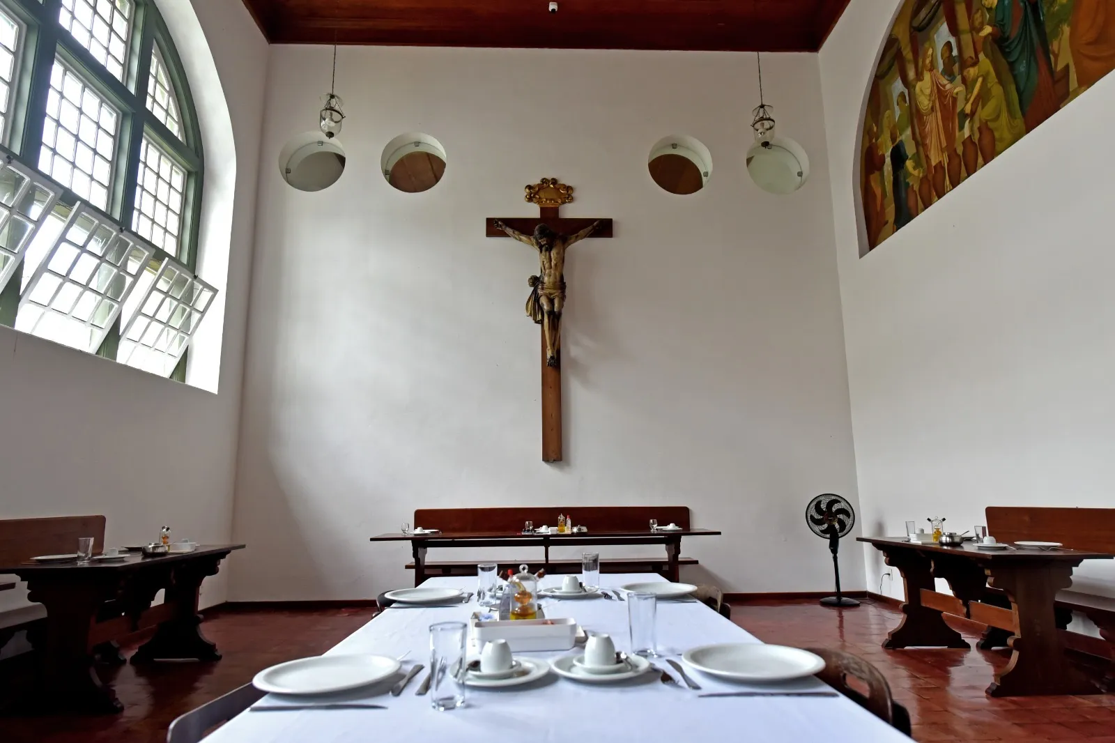 Até para o almoço existem regras no mosteiro