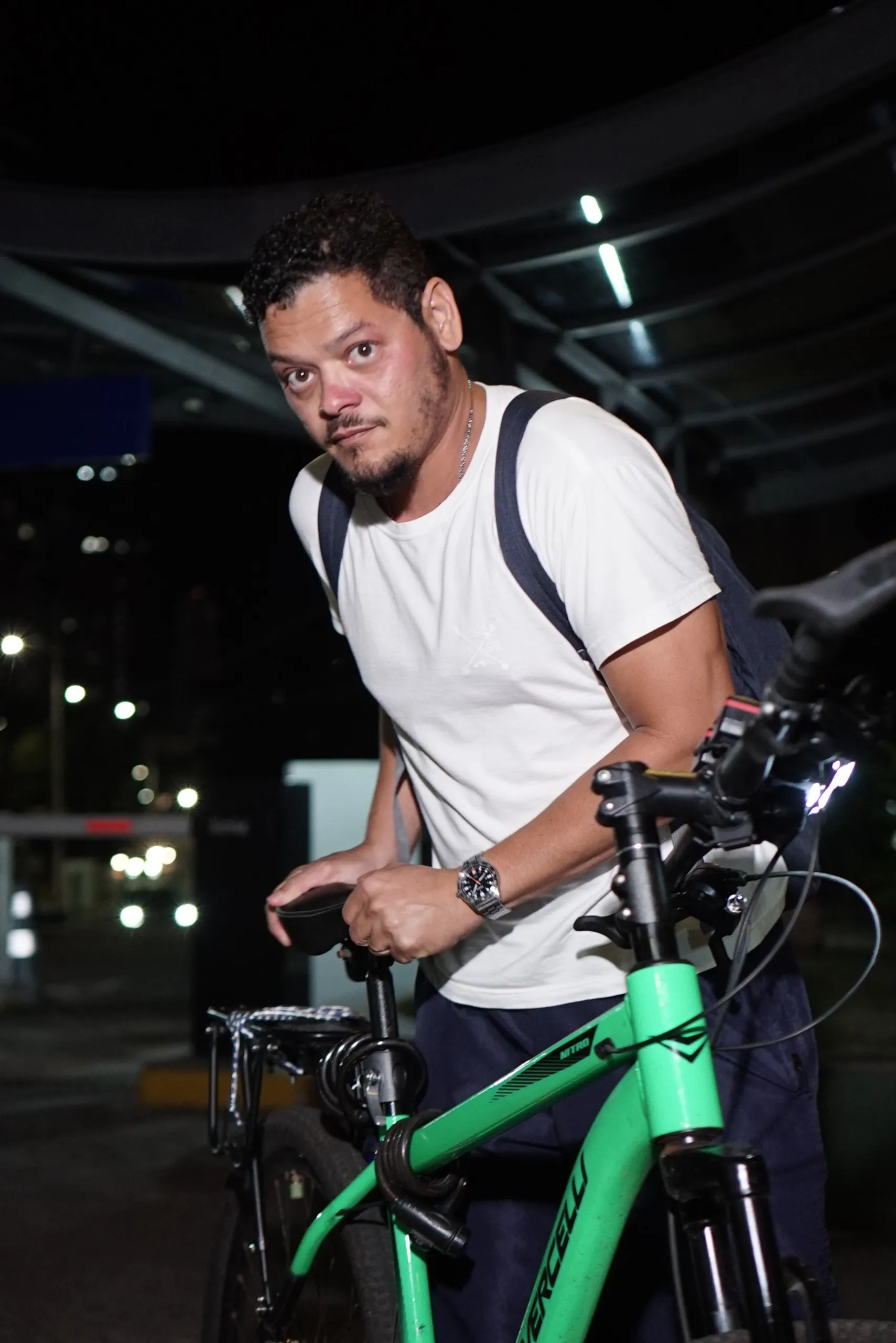 Mesmo tendo carro e trabalhando também como condutor socorrista, dirigindo ambulância, ele decidiu há cerca de 15 anos incluir a bicicleta como principal meio de transporte