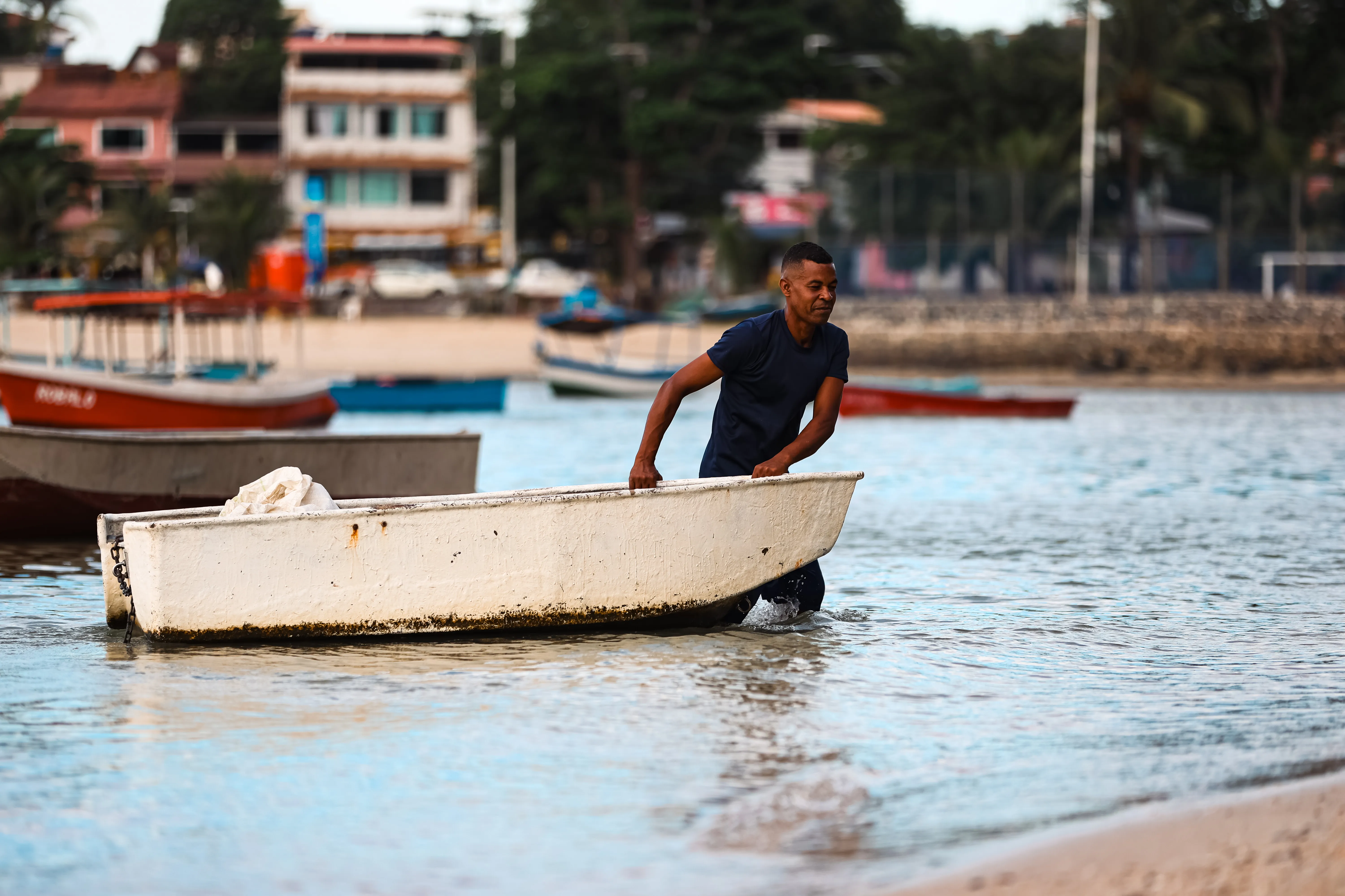 Eduardo Pereira, de 49 anos, vive da pesca em São Tomé de Paripe
