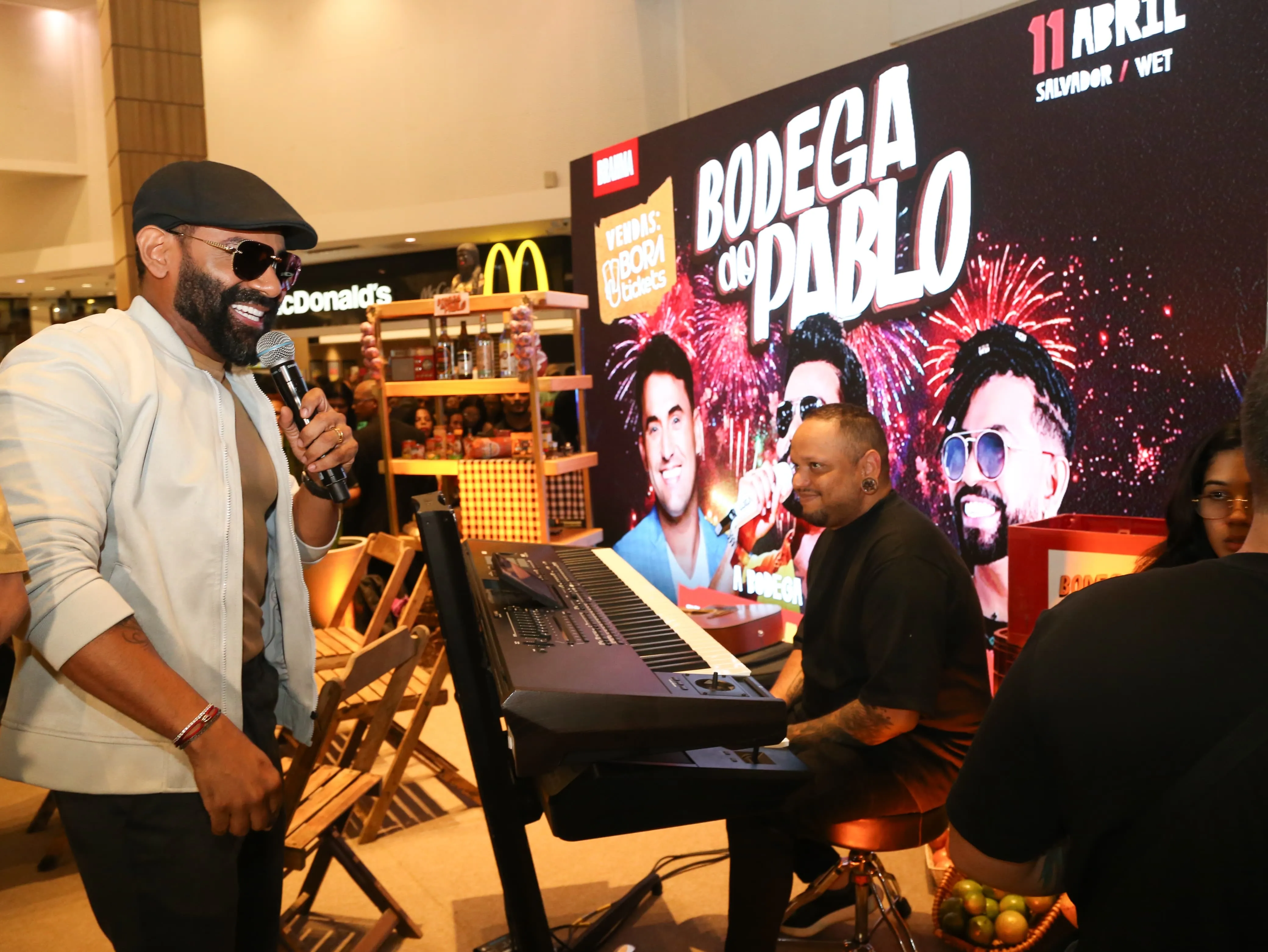 Pablo reuniu multidão no Shopping da Bahia