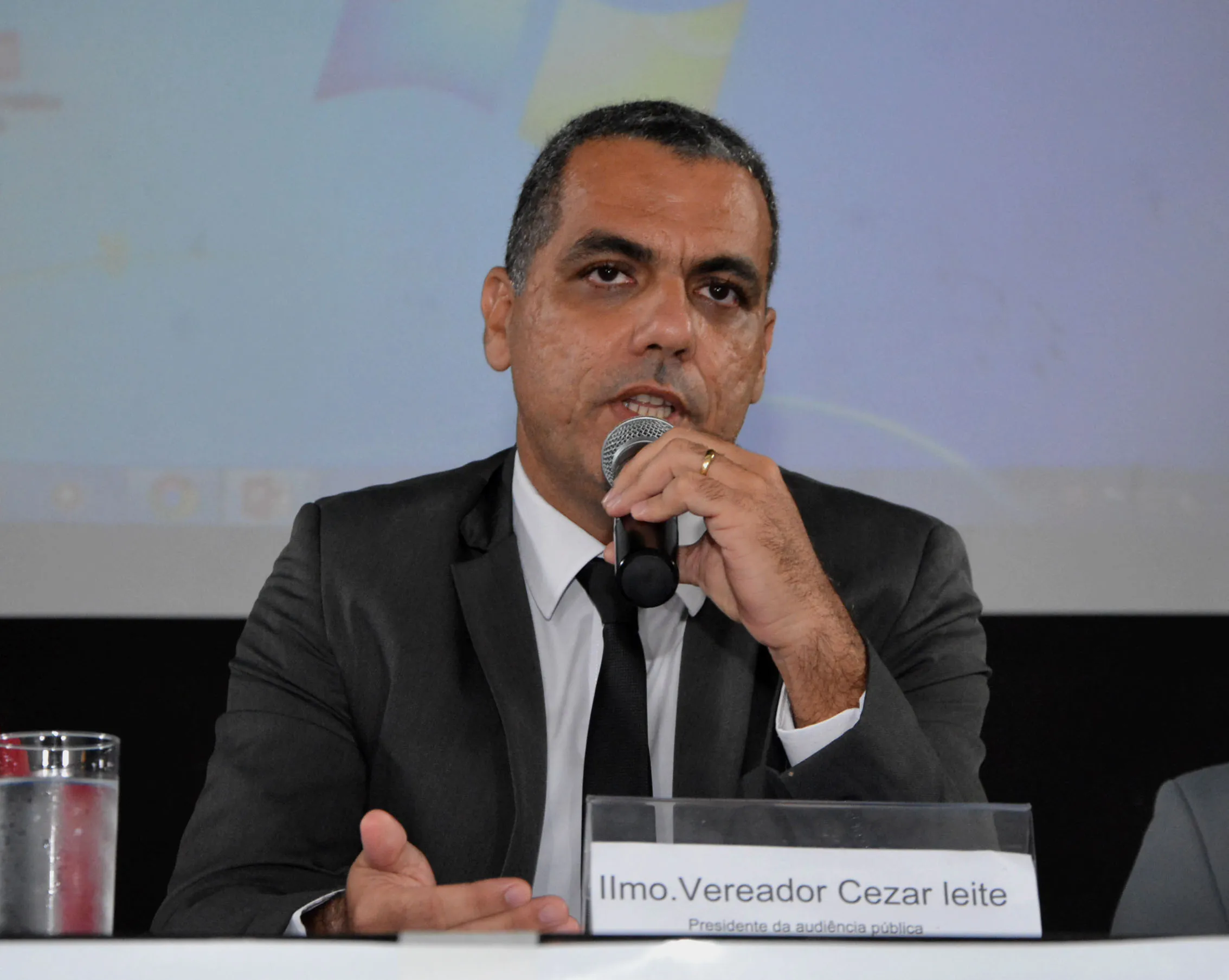 Na foto, o vereador Cezar Leite