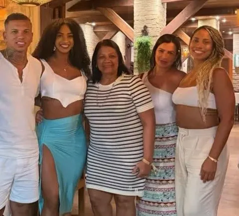 Léo Fontes, Aline Patriarca e família passaram a Páscoa juntos