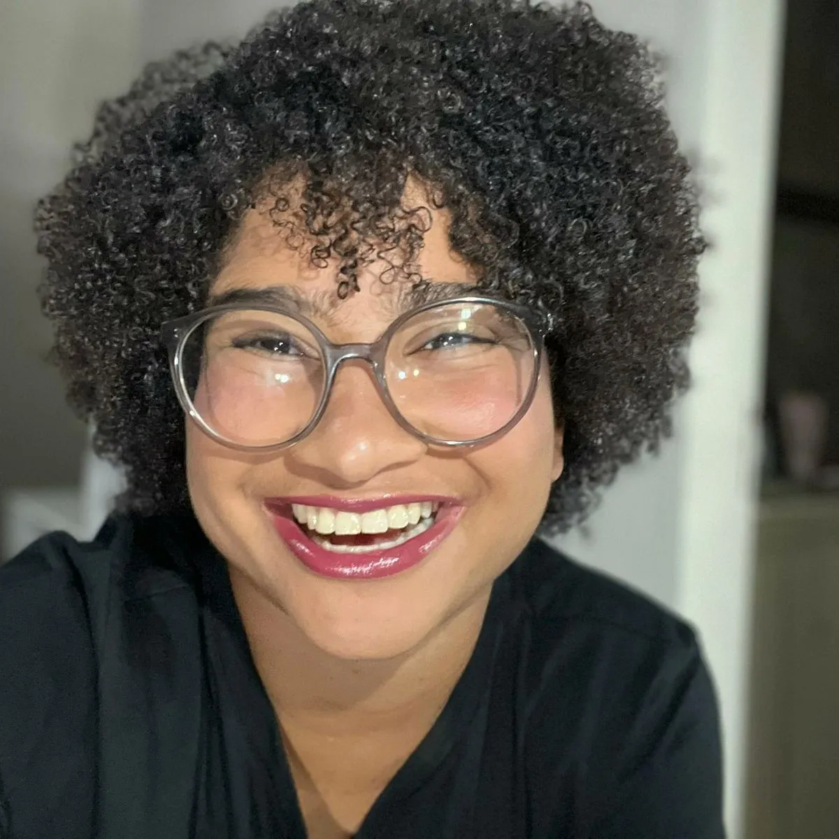 Tia Milena possui 3 milhões de seguidores no Instagram