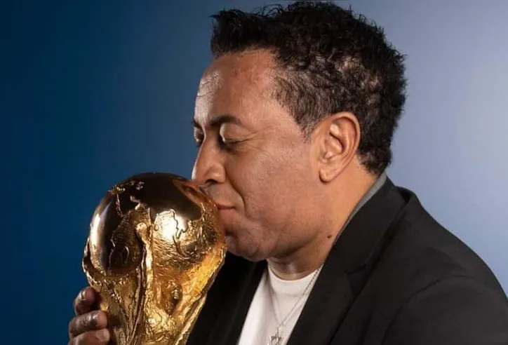 Ex-lateral esquerdo Júnior, penta-campeã mundial