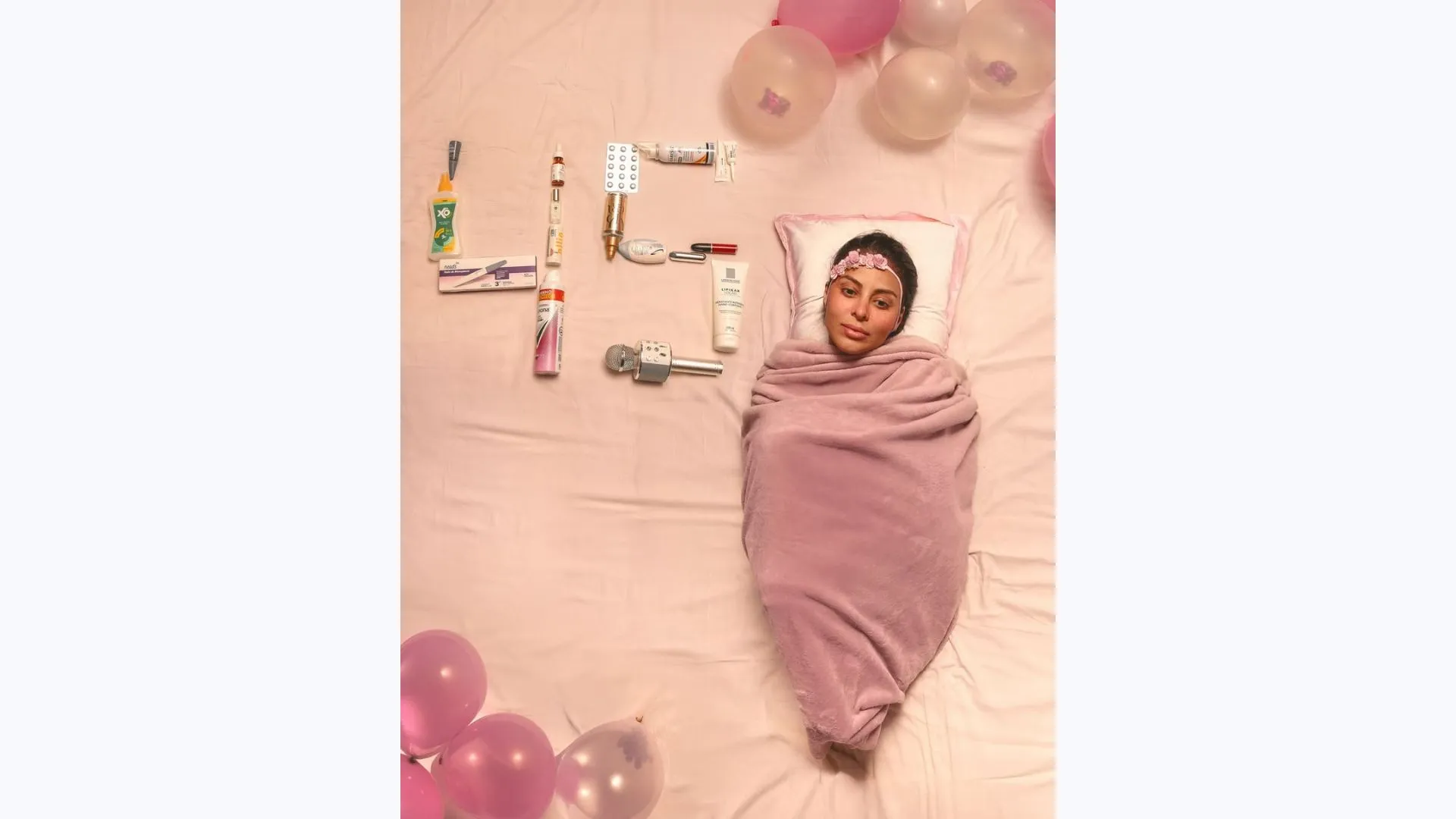 Imagem ilustrativa da imagem Inovador ou bizarro? Alinne Rosa tira fotos inusitadas imitando bebê