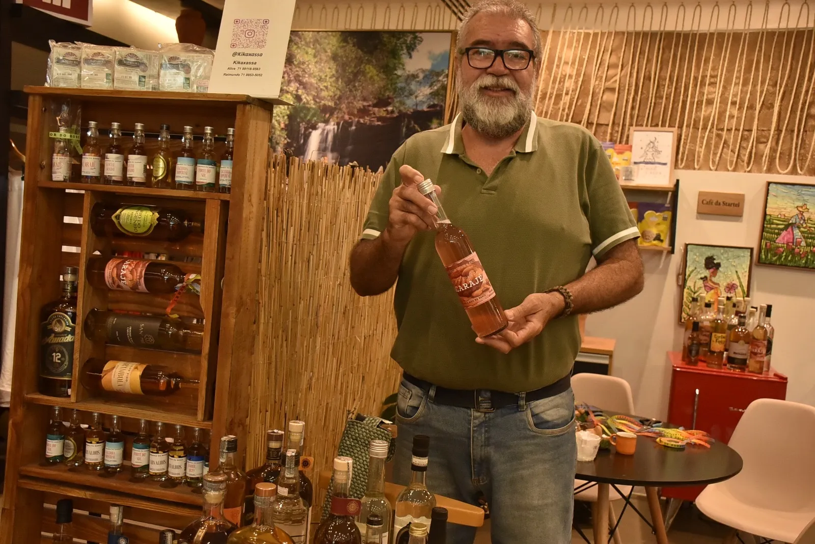 Criador garante que dá pra sentir o gosto do acarajé na cachaça